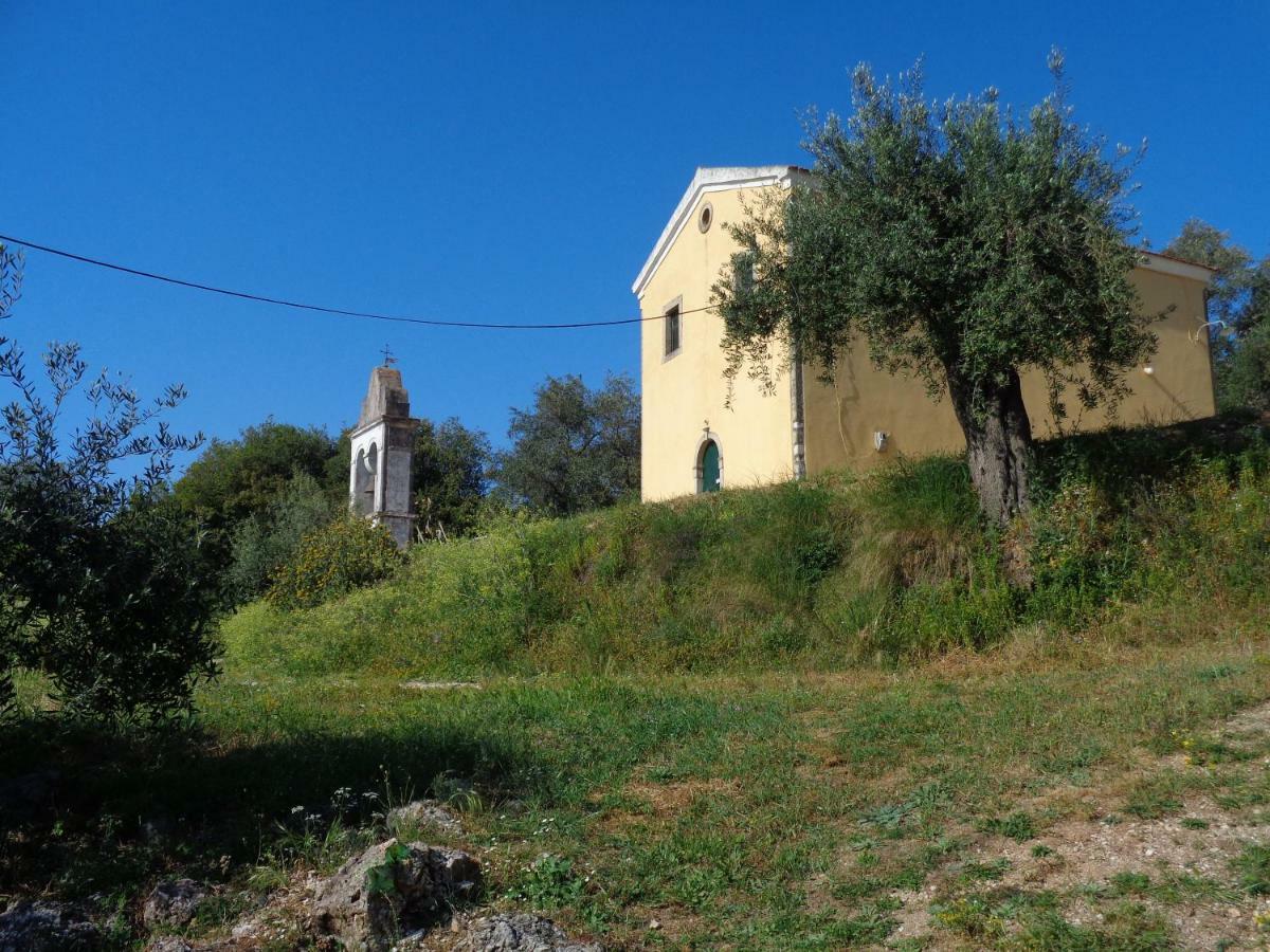 Hostal Harry'S Retreat Klimatia Exterior foto