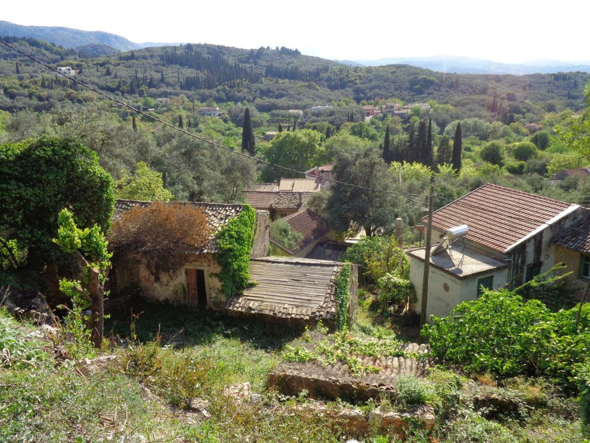 Hostal Harry'S Retreat Klimatia Exterior foto