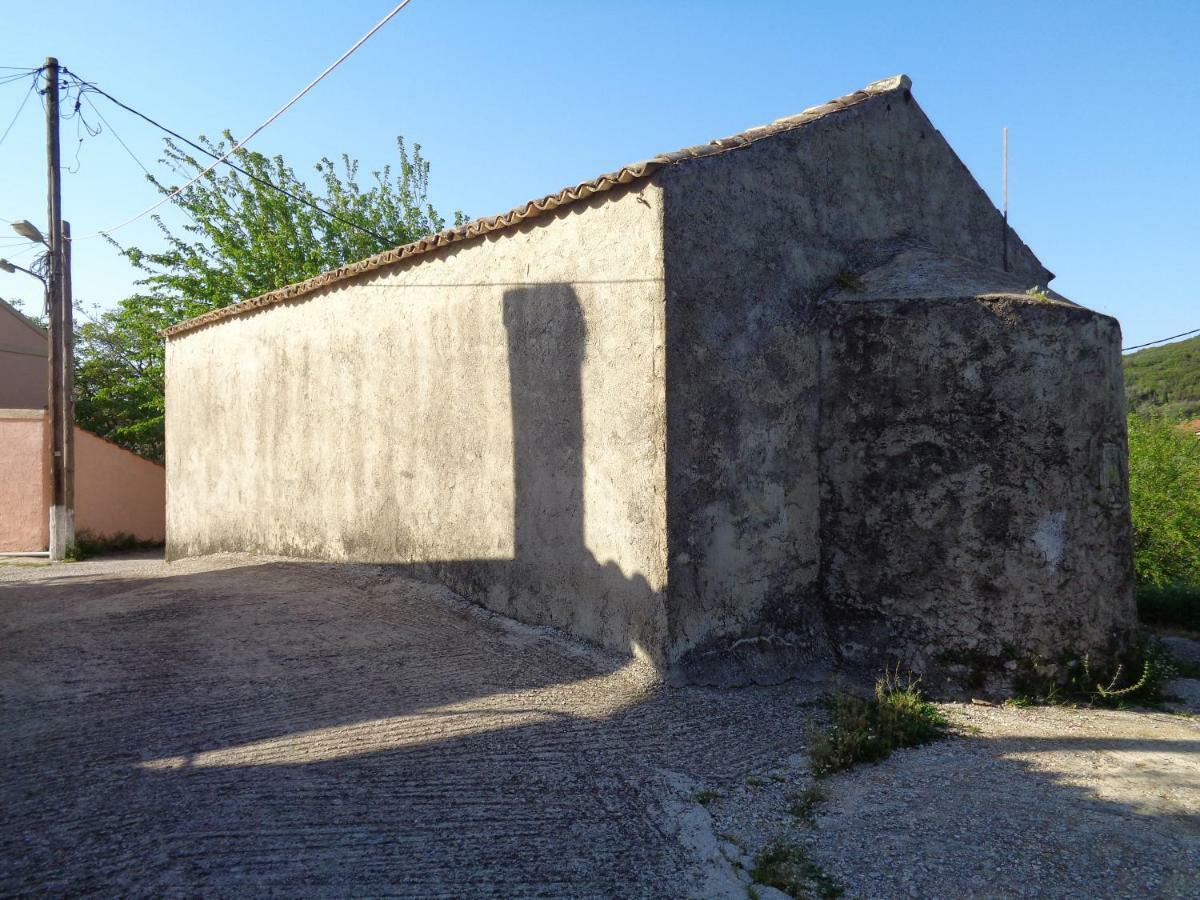 Hostal Harry'S Retreat Klimatia Exterior foto