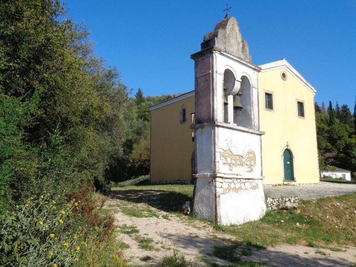 Hostal Harry'S Retreat Klimatia Exterior foto