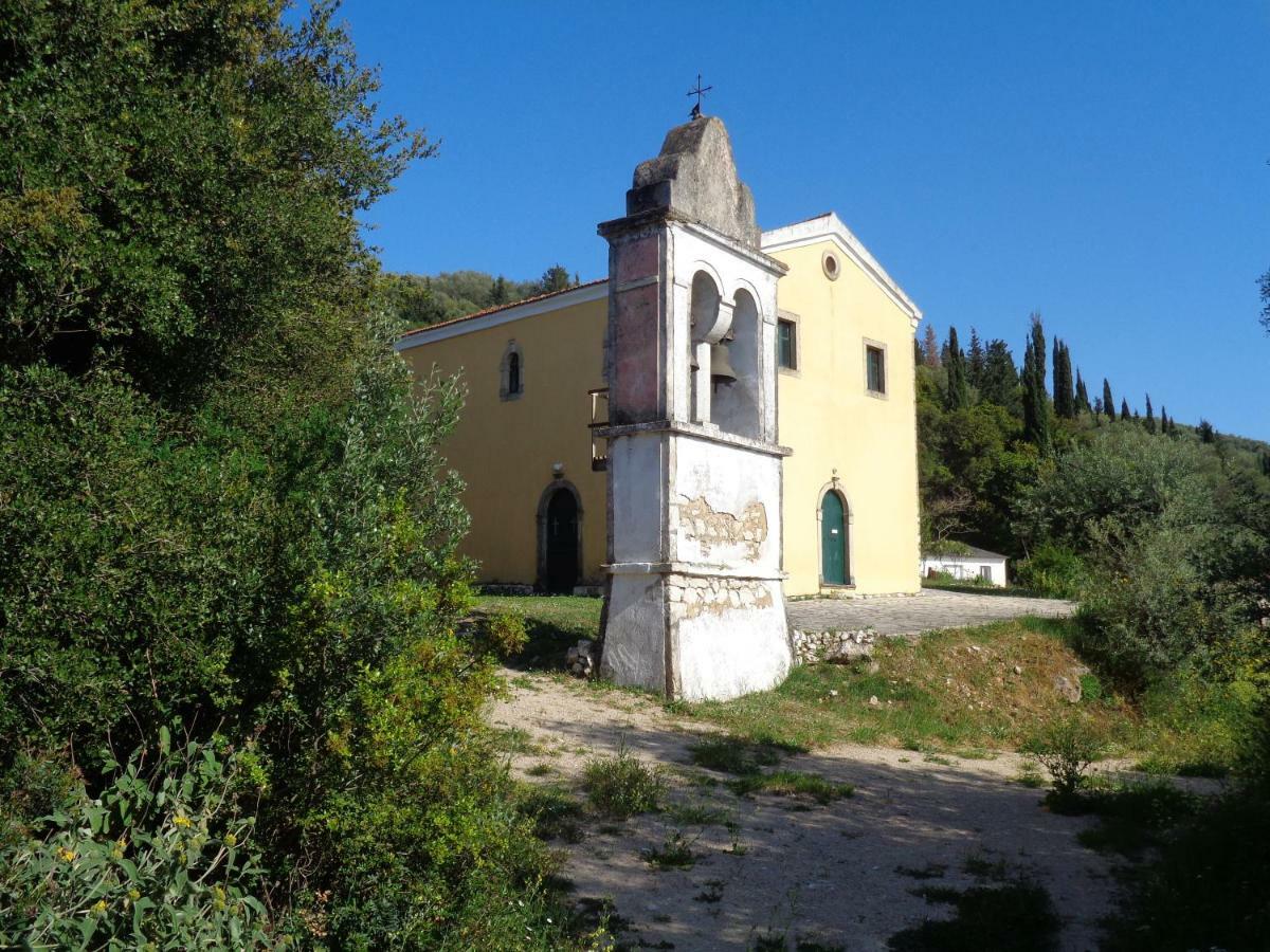 Hostal Harry'S Retreat Klimatia Exterior foto