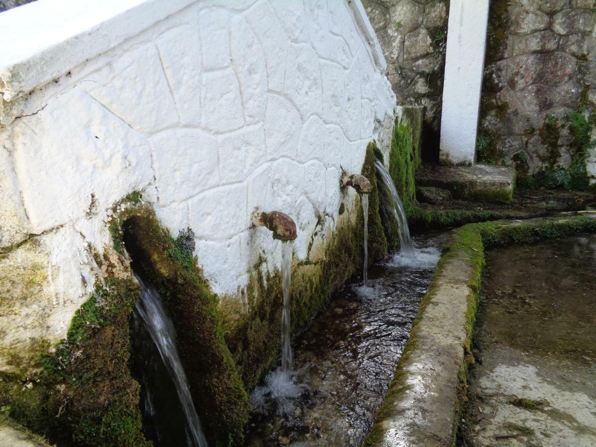Hostal Harry'S Retreat Klimatia Exterior foto
