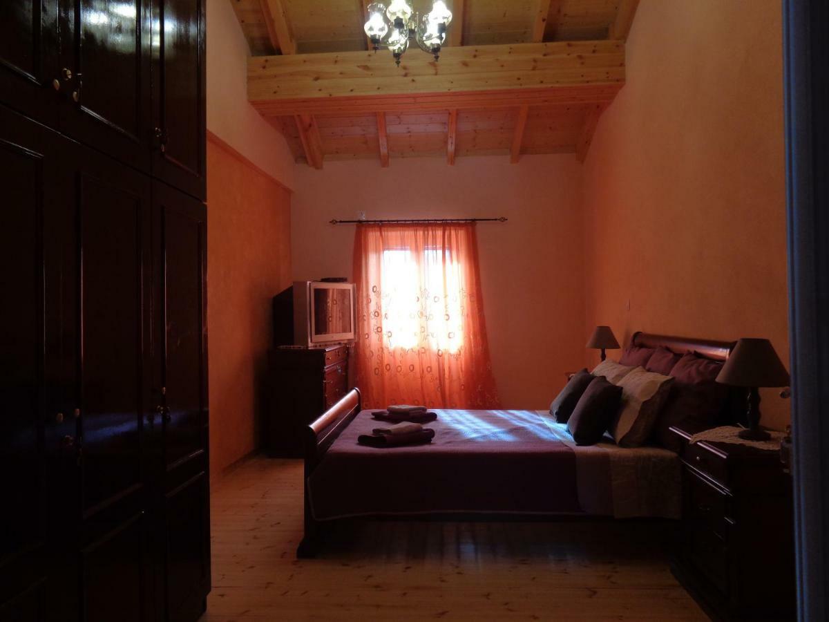 Hostal Harry'S Retreat Klimatia Exterior foto