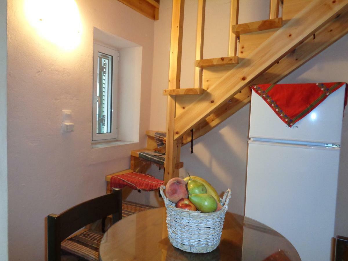 Hostal Harry'S Retreat Klimatia Exterior foto
